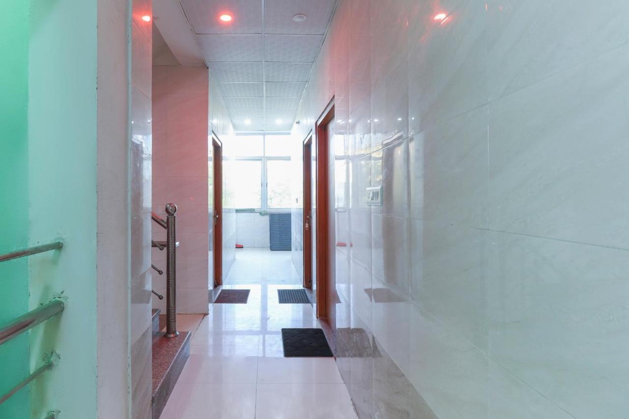 Oyo 69378 Trilok Dham Otel Vrindāvan Dış mekan fotoğraf