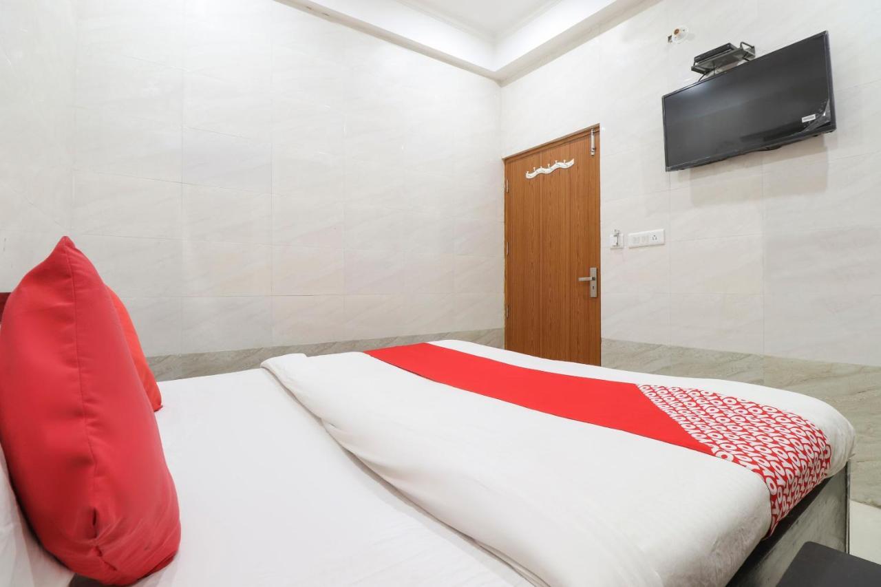 Oyo 69378 Trilok Dham Otel Vrindāvan Dış mekan fotoğraf