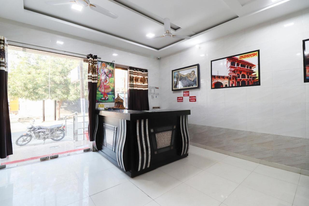 Oyo 69378 Trilok Dham Otel Vrindāvan Dış mekan fotoğraf