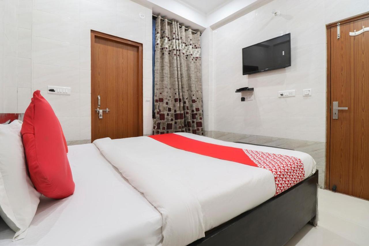 Oyo 69378 Trilok Dham Otel Vrindāvan Dış mekan fotoğraf
