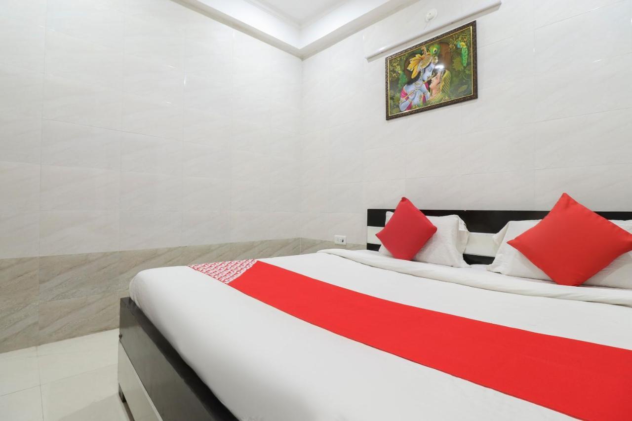 Oyo 69378 Trilok Dham Otel Vrindāvan Dış mekan fotoğraf